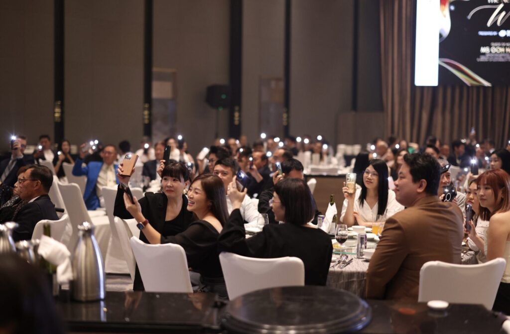 dinner gala event singapore crowd shot